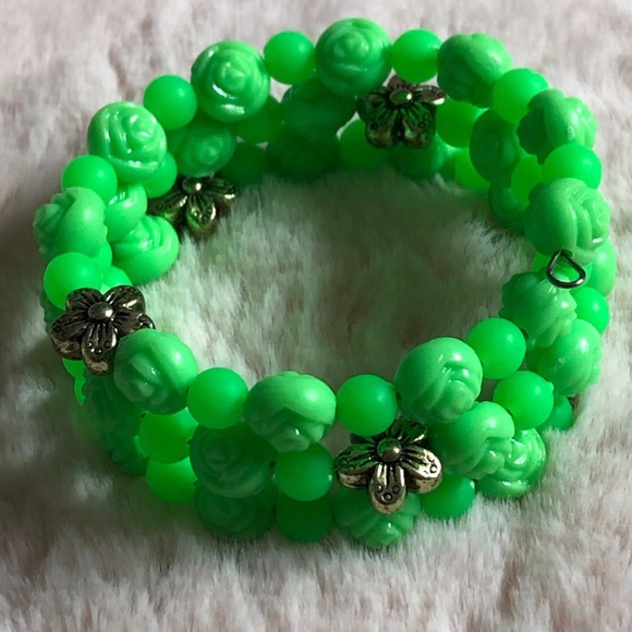 Handmade Green Rose Bracelet - Picture 4 of 5
